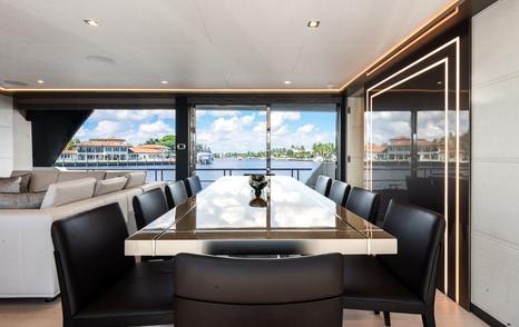 Ocean Alexander 28E motor yacht main saloon dining area 
