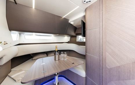 Galeon-375-GTO-interior-decor