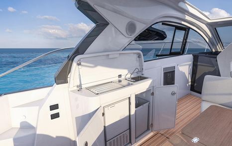 Beneteau-Gran-Turismo-41-wet-bar