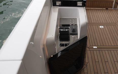 Sunseeker-Ocean-156-cockpit-mooring-station