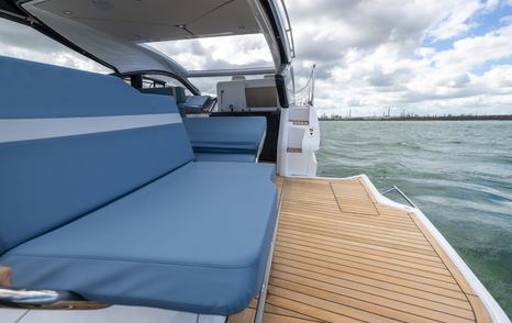 fairline-targa-40-balcony