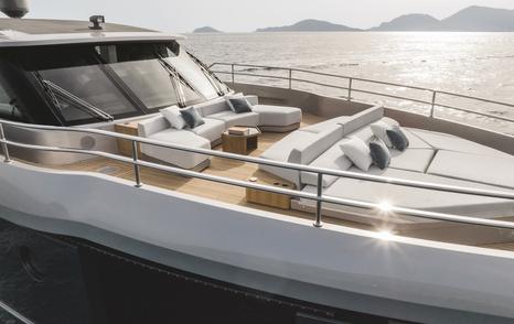 Motor yacht Palmax foredeck sunpads