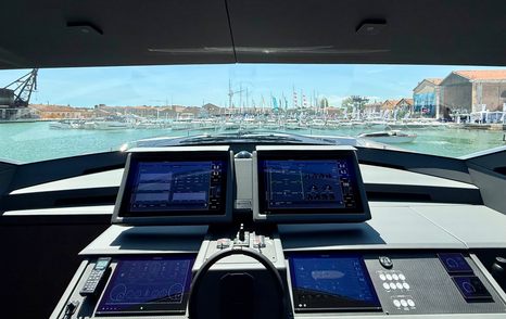 Pershing-8X-Review-main-helm-view