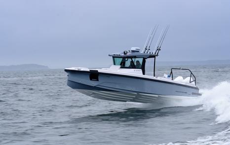Axopar 29 CCX hull almost leaving the water during sea trial