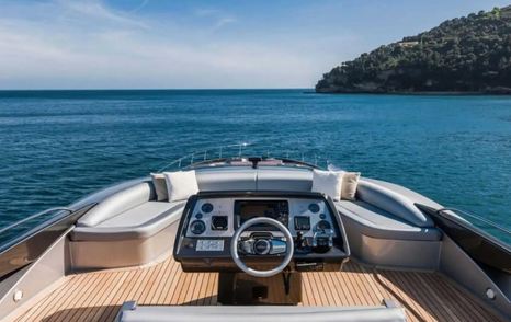Riva motor yacht Speedy Bear flybridge helm 