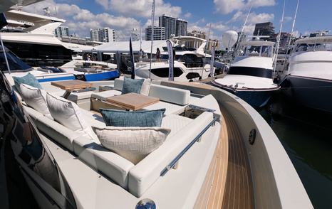 De Antonio D60 side deck leading into foredeck seating area