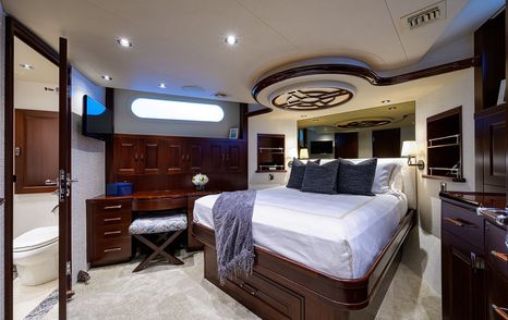 Superyacht Tireless' guest cabin