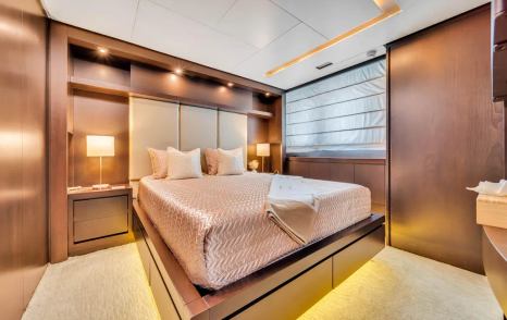 Superyacht Rylax guest cabin