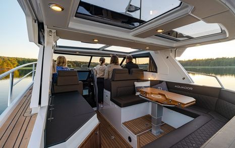 Aquador-300HT-Review-cockpit-seating