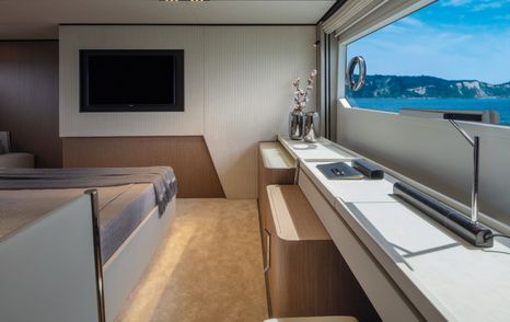 ferretti 720 cabins