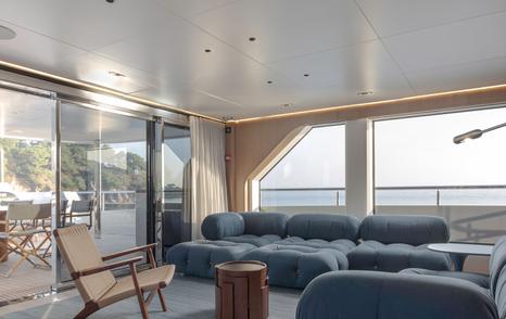 Explorer Yacht Cabana skylounge blue seating 