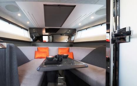 Dominator-Midi-Ilumen-M35-lower-deck-dinette