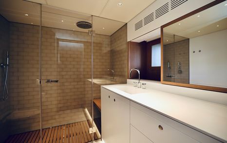 Superyacht Franklie cabin ensuite