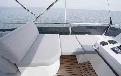 Beneteau-Swift-Trawler-54-Review-flybridge-copilot-seat
