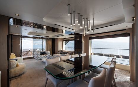 Motor Yacht Chillin’ main saloon dining area