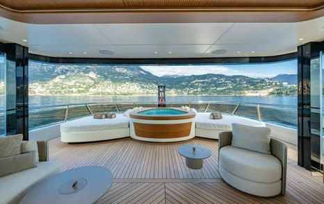 Superyacht Serenissima I aft deck jacuzzi