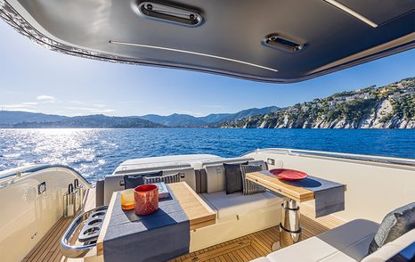 Invictus Yachts TT460 Mk1 motor yacht aft deck alfresco dining and sunpads