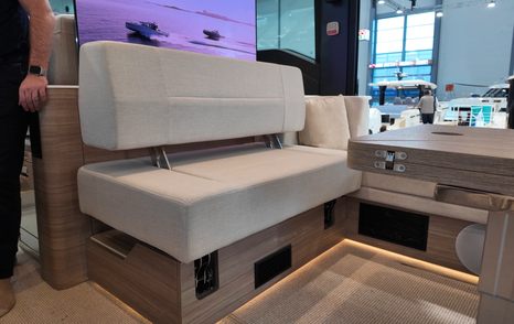 Saxdor-460-GTC-Review-saloon-bench-seat-aft-facing-position