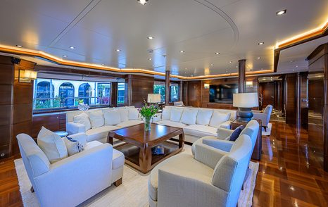  Superyacht Seascape V sofas in main saloon