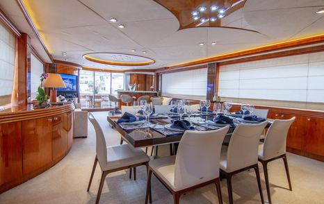 Motor Yacht #OMG main saloon dining table