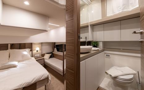 Greenline 45 Fly owner's cabin  