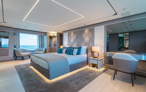 Mangusta-Oceano-44-owner-cabin-bed