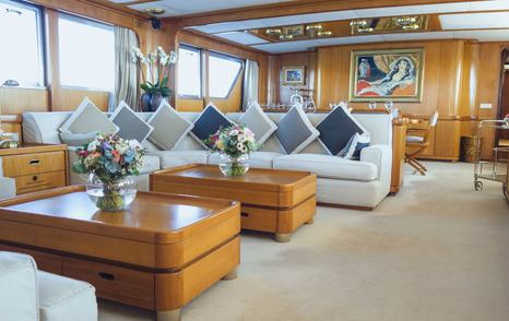 Benetti motor yacht Freemont main saloon lounge 