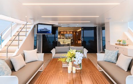 Horizon FD100 Tri-deck motor yacht main aft deck alfresco dining