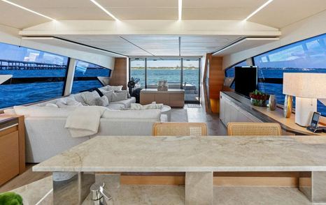 Pershing motor yacht Cersei saloon bar 