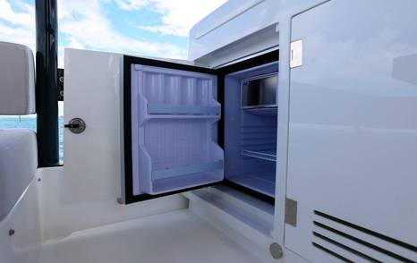 Sirena 48 flybridge wet bar refrigerator