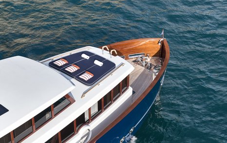 Picchiotti-Gentlemans-24-Review-foredeck-drone-shot