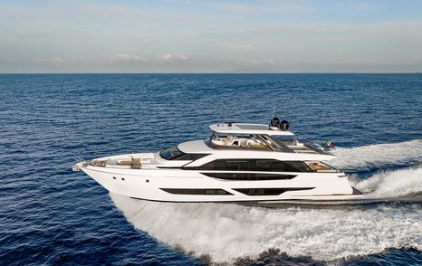 Ferretti 860 running 