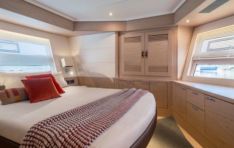 VIP cabin with central berth onboard Beneteau Grand Trawler 63