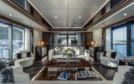 Sunseeker motor yacht Noroader main saloon lounge 