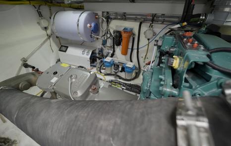 Sunreef-Ultima-55-Review-engine-space