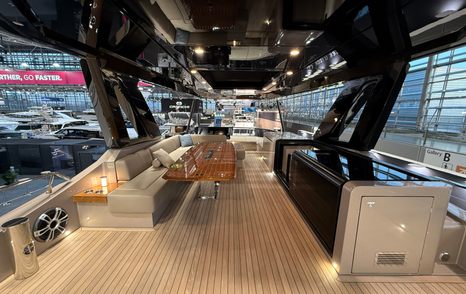 solaris-power-70-long-range-flybridge-dining-table-and-wet-bar