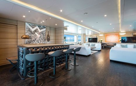  Benetti superyacht The Jewel main saloon bar 