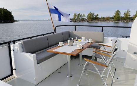 Sargo 45 deck lifestyle