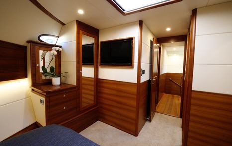 Palm-Beach-PB85-Sedan-Review-VIP-cabin-tv