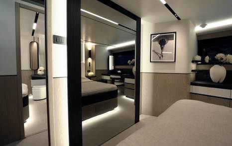 Pearl 73 amidships cabin wardrobe and mirrored TV