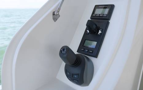 Pearl-63-Review-cockpit-docking-station