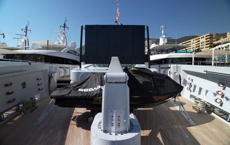 Tankoa-Yachts-S501-Evo-Review-foredeck-crane