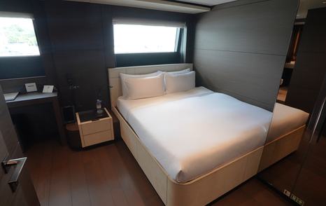 Custom-Line-Navetta-42-Review-captains-cabin