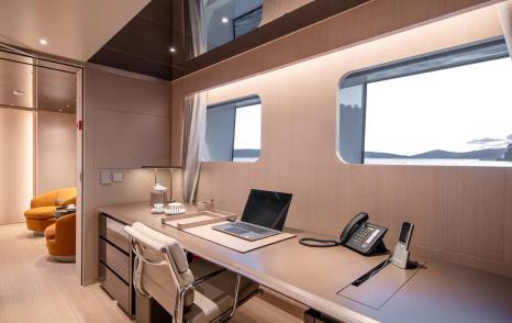 Superyacht Kinda master cabin office area