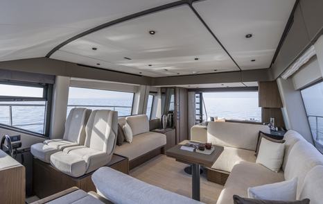 ferretti-580-saloon