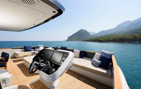 Lazzara LPC 300 Catamaran flybridge helm station