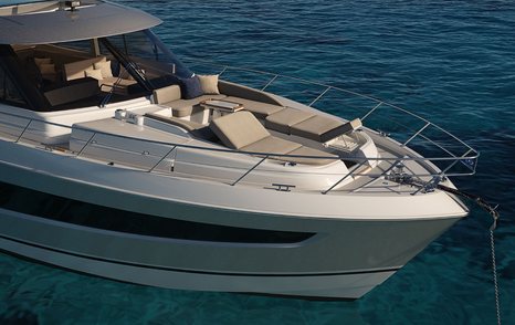 Riviera 6200 Sport Yacht Platinum Edition foredeck with sun pads  