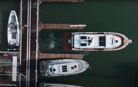 Nord-Star-42+-overhead-marina-docking