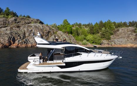 Galeon 470 Sky motor yacht at anchor 