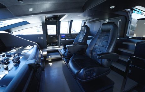 Mangusta-GranSport-54-Review-helm-chairs